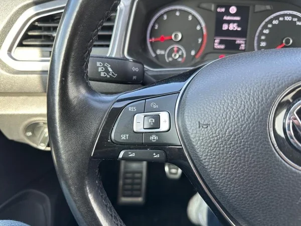 VOLKSWAGEN T-Roc (2019) — foto 16 van 28