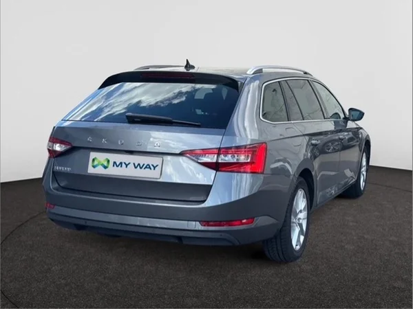 SKODA Superb Combi (2024) — foto 2 van 18
