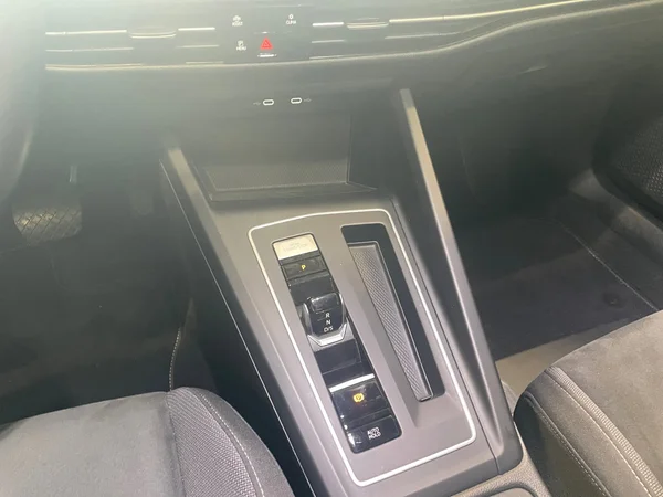 VOLKSWAGEN Golf VIII SW (2022) — foto 4 van 21