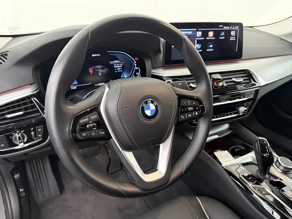BMW 520 (2022) — foto 13 van 29