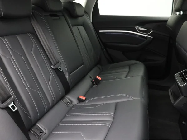 AUDI Q8 e-tron Sportback (2025) — foto 23 van 23
