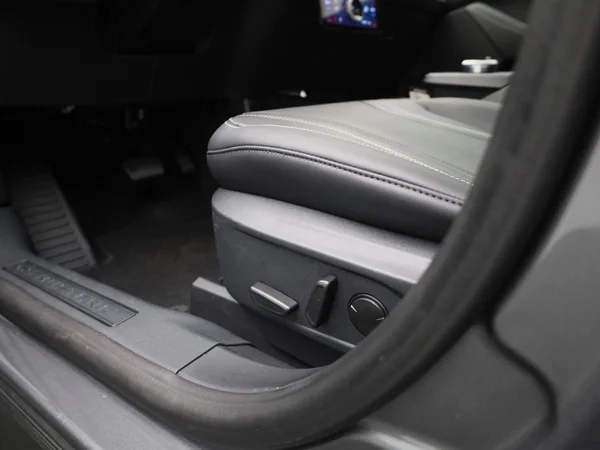 Ford Mustang Mach-E (2021) — foto 25 van 45