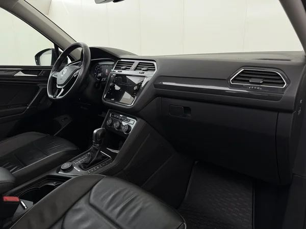 VOLKSWAGEN Tiguan Allspace (2018) — foto 3 van 33
