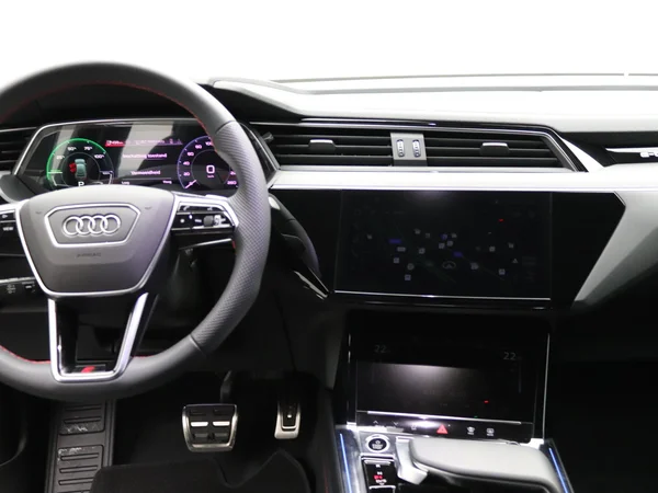 AUDI Q8 e-tron Sportback (2024) — foto 11 van 33