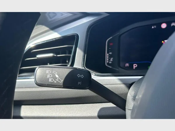 Volkswagen T-Roc (2023) — foto 17 van 29