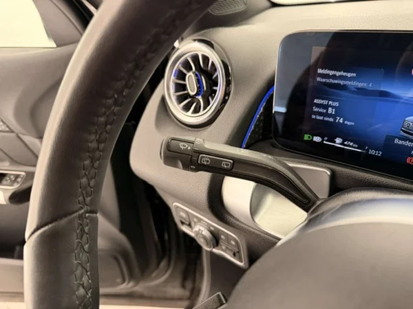 Mercedes-Benz GLB (2024) — foto 11 van 22