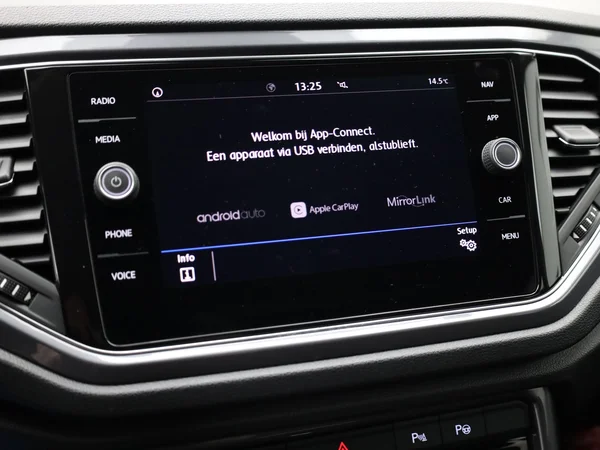 VOLKSWAGEN T-Roc (2019) — foto 5 van 20