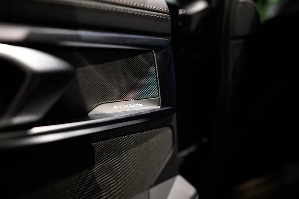 BMW M8 (2023) — foto 5 van 38