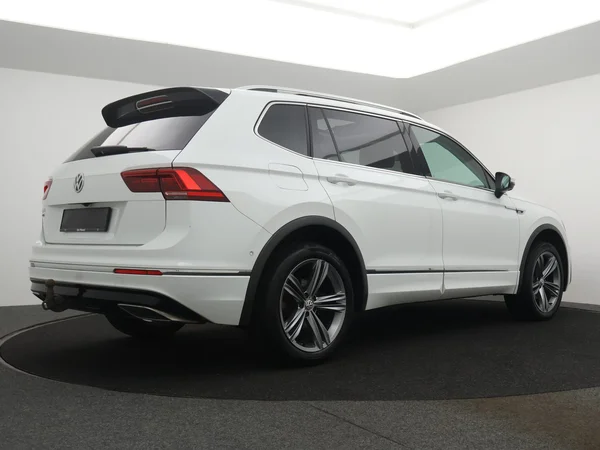 VOLKSWAGEN Tiguan Allspace (2020) — foto 12 van 30