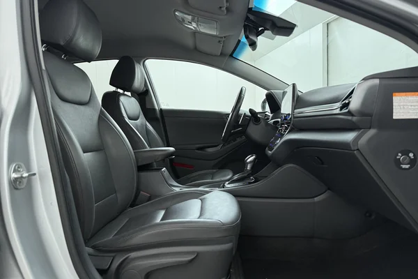 Hyundai Ioniq Hev (2020) — foto 18 van 20