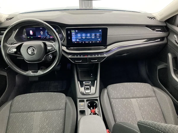 SKODA Octavia Combi PHEV (2021) — foto 11 van 37