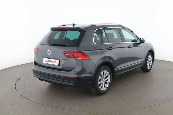 Volkswagen Tiguan (2019) — foto 12 van 16