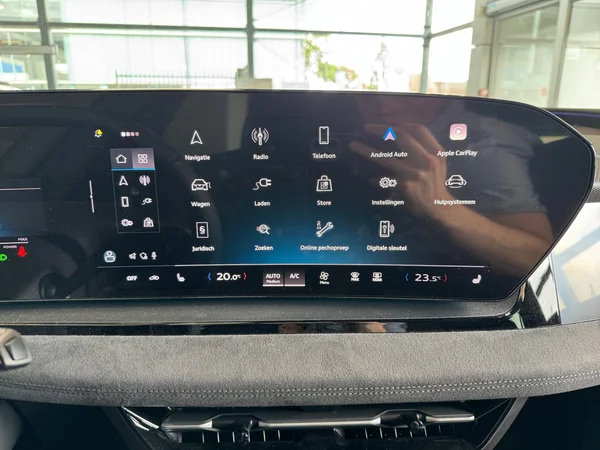 AUDI Q6 e-tron (2025) — foto 3 van 21