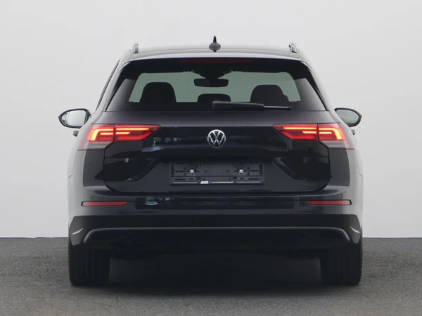 VOLKSWAGEN Golf VIII SW (2024) — foto 17 van 20