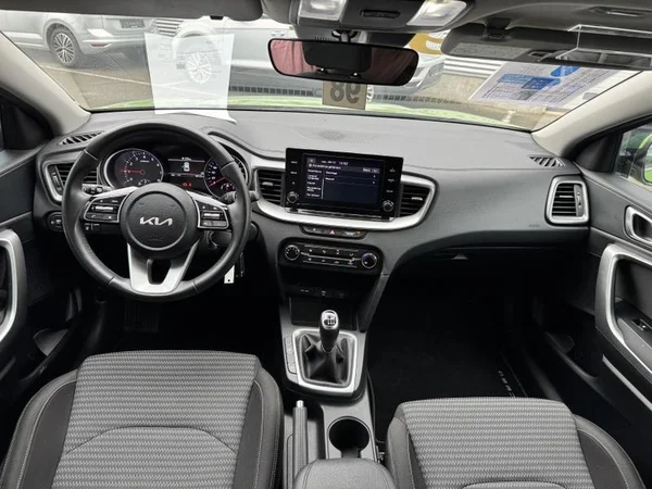 KIA XCeed (2023) — foto 2 van 26
