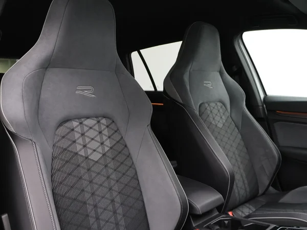 Volkswagen Golf (2024) — foto 3 van 27