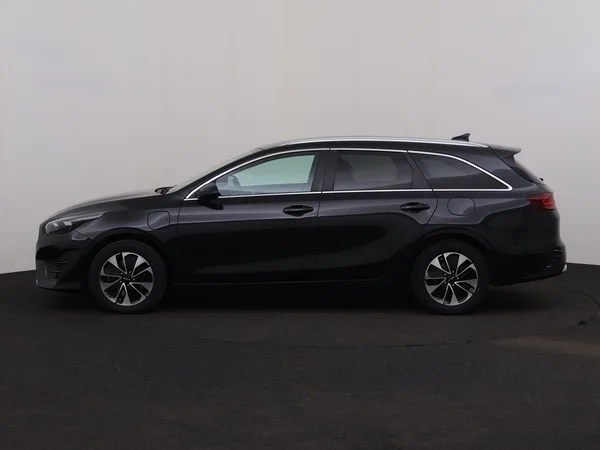 KIA Cee'd (2022) — foto 12 van 30
