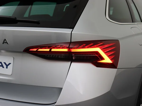 SKODA Octavia Combi (2024) — foto 8 van 20