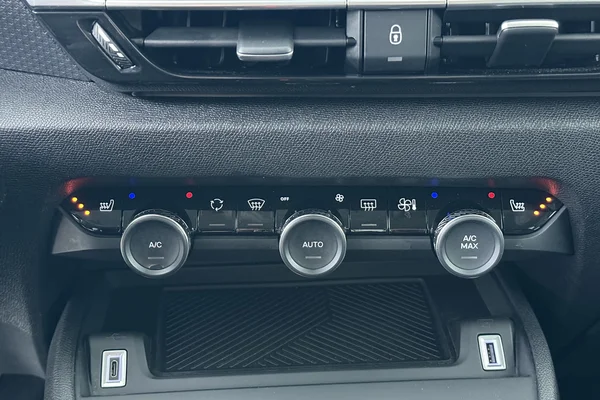 Citroen C4 (2023) — foto 8 van 19