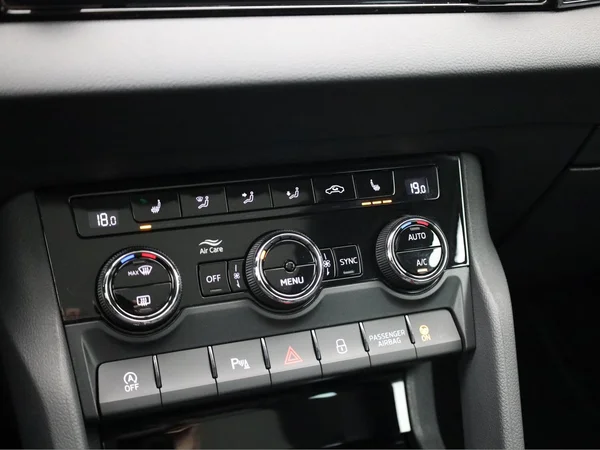 SKODA Karoq (2022) — foto 9 van 21
