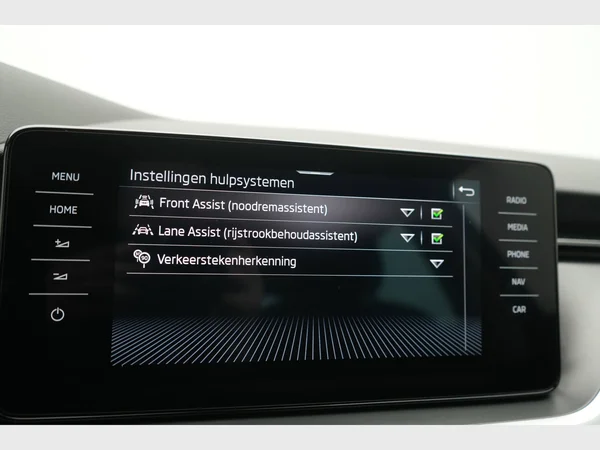 SKODA Scala (2024) — foto 16 van 25