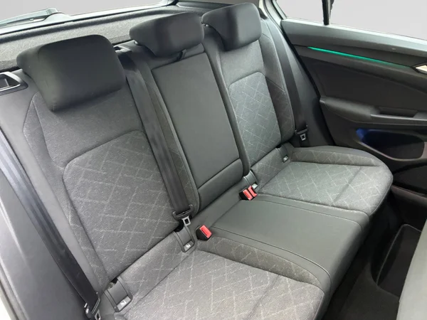 VOLKSWAGEN Golf VIII (2021) — foto 16 van 24