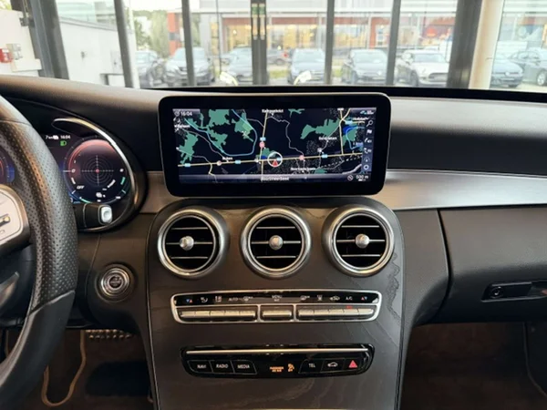 Mercedes-Benz C-Klasse (2020) — foto 8 van 24