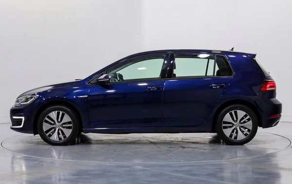 Volkswagen E-Golf (2019) — foto 12 van 75