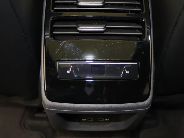 VOLKSWAGEN ID.7 Tourer (2025) — foto 5 van 17