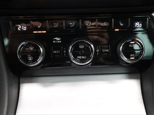 SKODA Superb Combi (2023) — foto 10 van 23