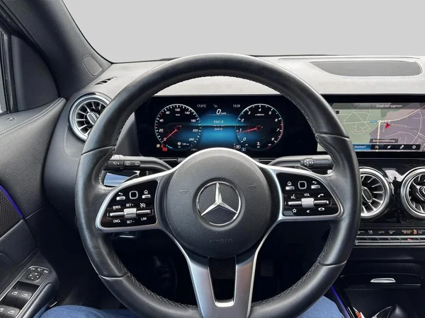 Mercedes-Benz GLA (2022) — foto 2 van 26