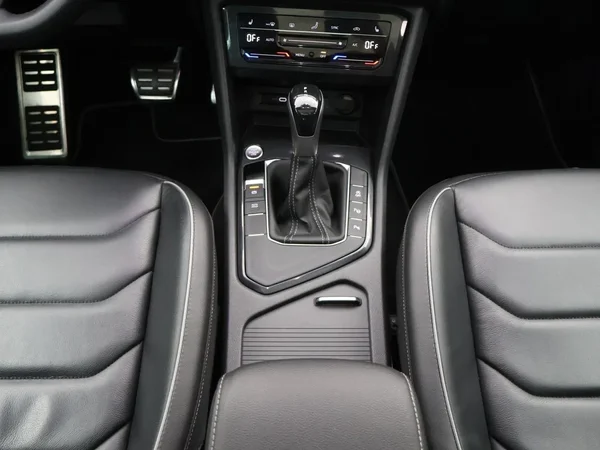 Volkswagen Tiguan (2021) — foto 14 van 33