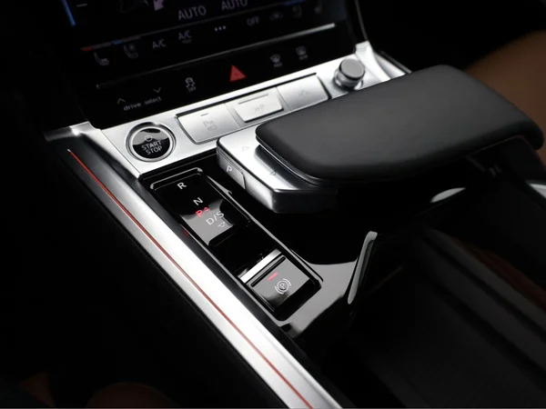 AUDI Q8 e-tron Sportback (2025) — foto 10 van 25