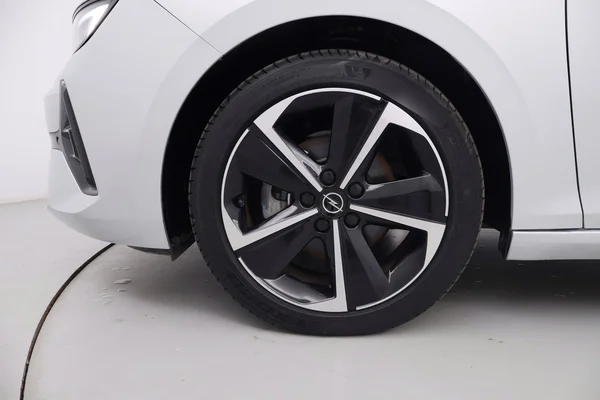 Opel Astra (2024) — foto 2 van 54