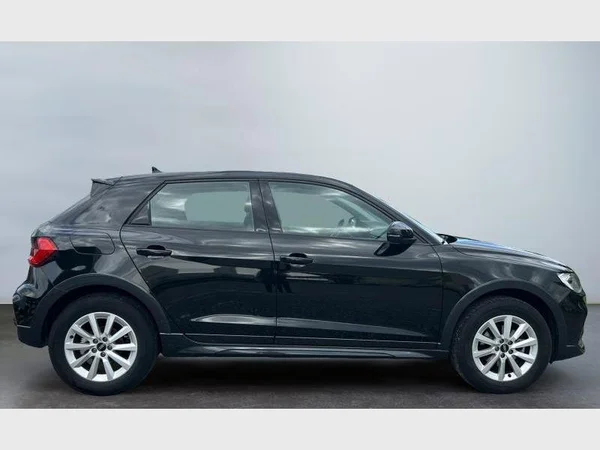 Audi A1 allstreet (2025) — foto 26 van 29