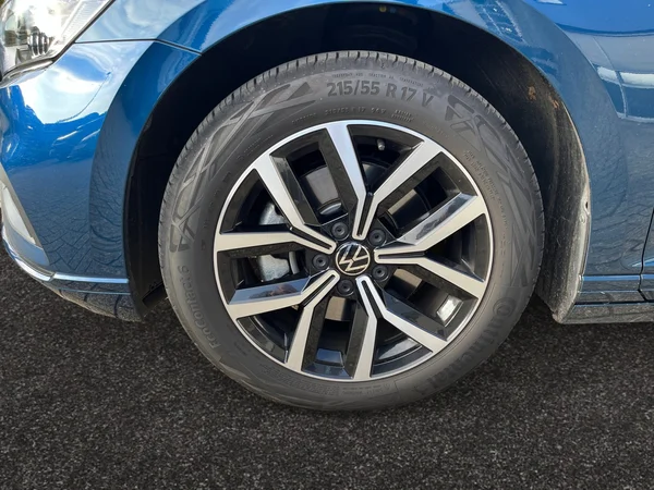 VOLKSWAGEN Passat SW (2024) — foto 14 van 14