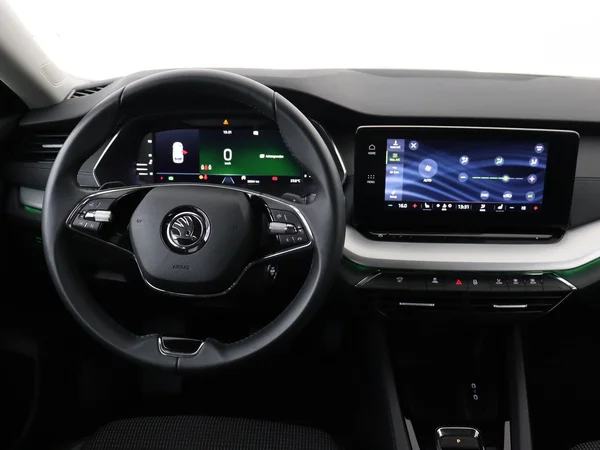 SKODA Octavia Combi (2024) — foto 16 van 18
