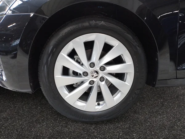 SKODA Octavia Combi (2025) — foto 10 van 15