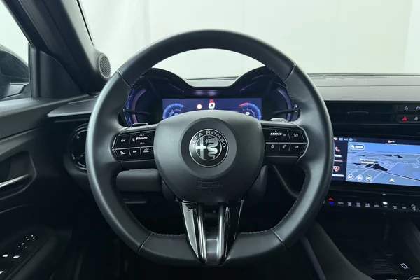 Alfa Romeo Junior (2025) — foto 2 van 17