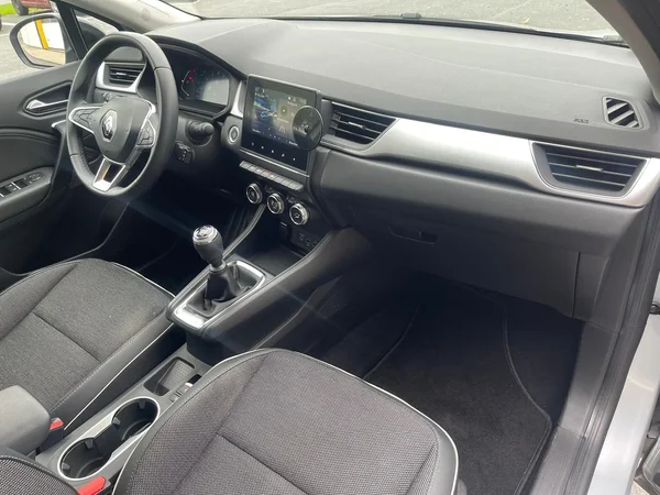 Renault Captur (2023) — foto 9 van 15