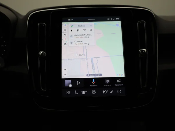 Volvo XC40 (2023) — foto 8 van 39