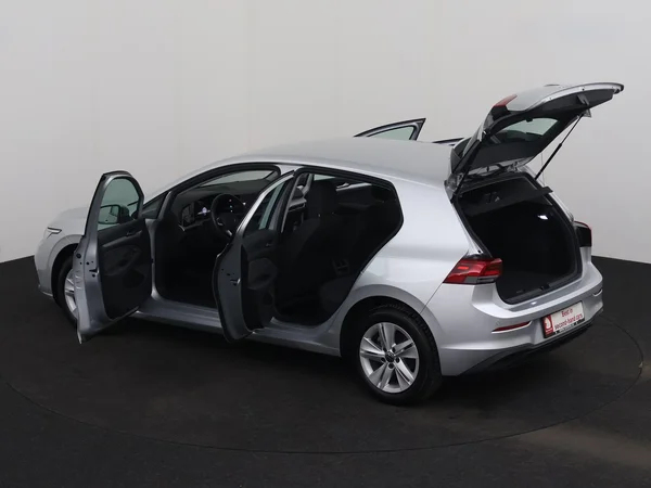 VOLKSWAGEN Golf (2024) — foto 27 van 28