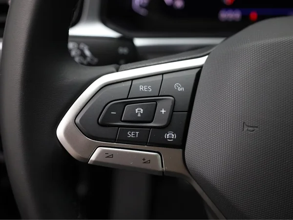 VOLKSWAGEN T-Roc (2022) — foto 6 van 20