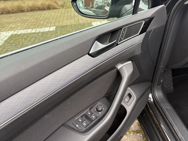 VOLKSWAGEN Passat Variant (2021) — foto 6 van 24