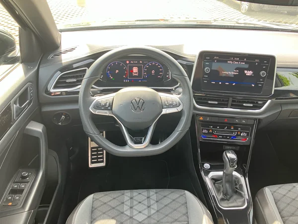 VOLKSWAGEN T-Roc (2025) — foto 12 van 25