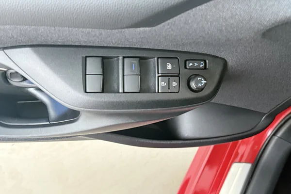 Toyota Yaris Hybrid (HEV) (2023) — foto 5 van 21