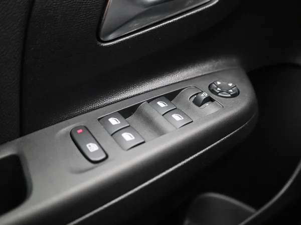 Opel Corsa-e (2023) — foto 19 van 48