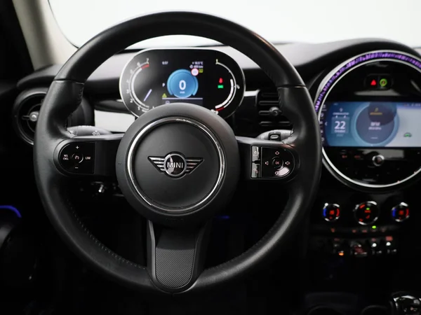MINI Cooper (2023) — foto 38 van 40