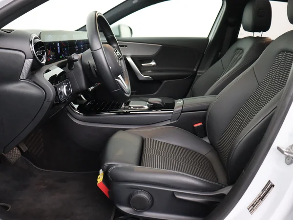 MERCEDES A 250 (2020) — foto 2 van 31