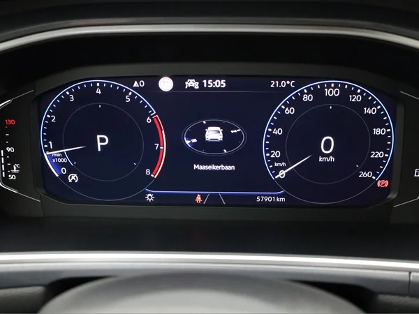 VOLKSWAGEN T-Roc (2023) — foto 16 van 24